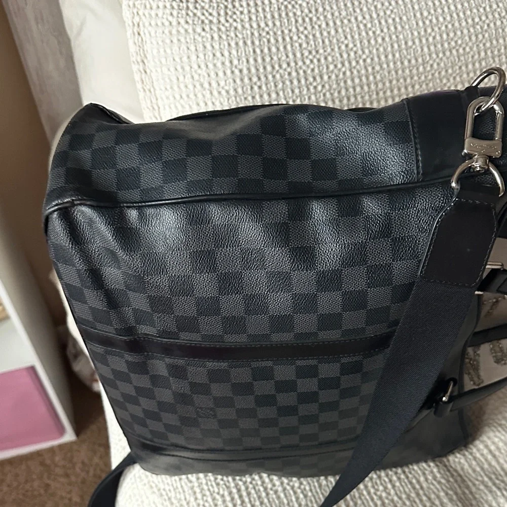 Louis Vuitton !!!Authentic!!! Damier Graphite Tadao 2 Way Tote. - Picture 10 of 16